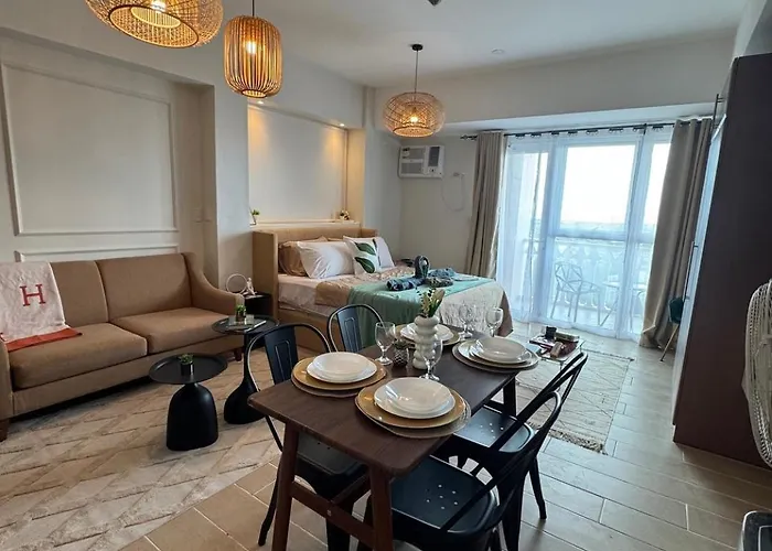 Luxury Staycation | Venice W/ Balcony Near Bgc Apartment *