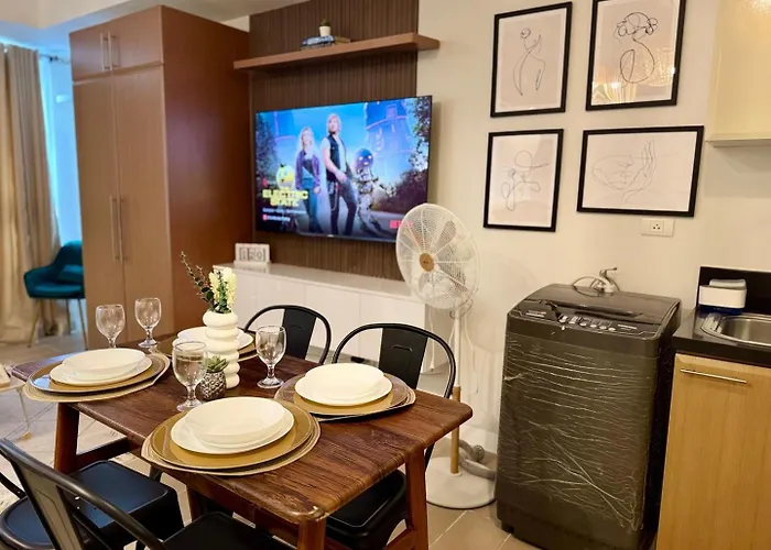 Luxury Staycation | Venice W/ Balcony Near Bgc