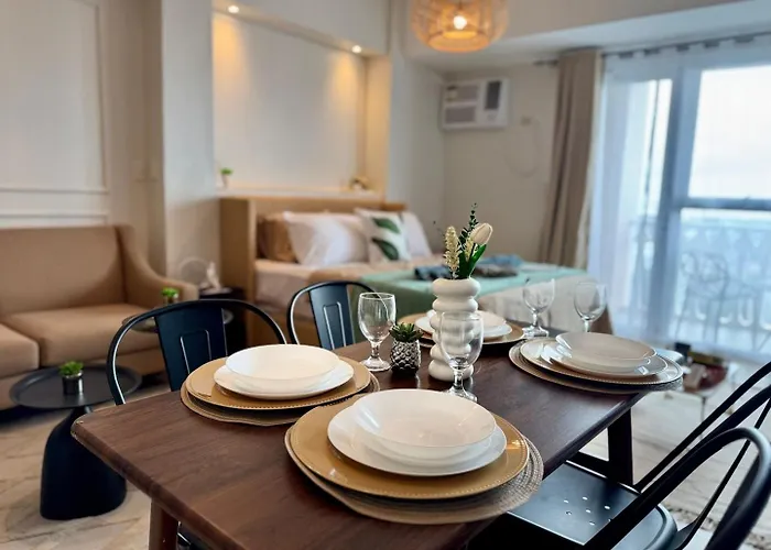 Luxury Staycation | Venice W/ Balcony Near Bgc Manila